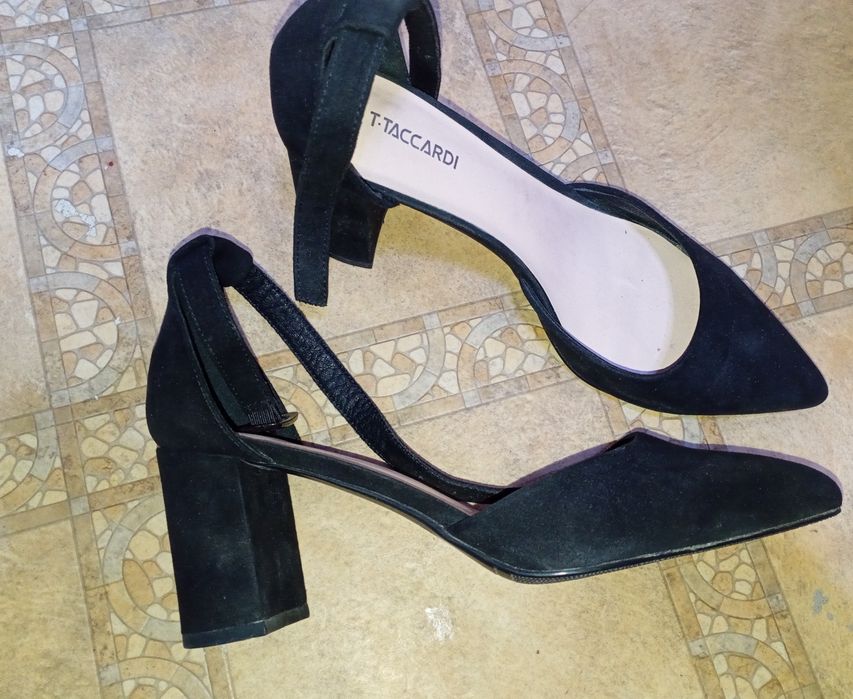 Женские туфли черные