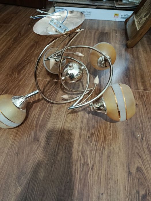 Lyustra sotiladi 100000 so’m