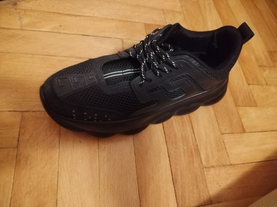 Adidași pentru adolescenți.