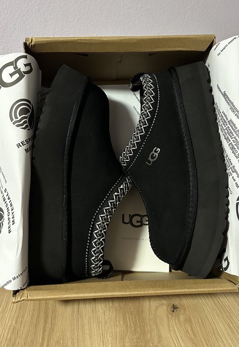 UGG Tazz Black.