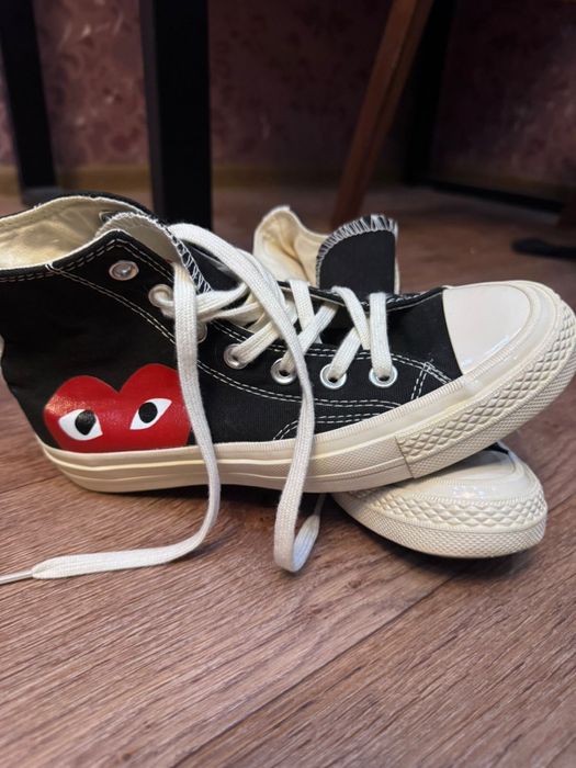 Конверсы коллаба с play