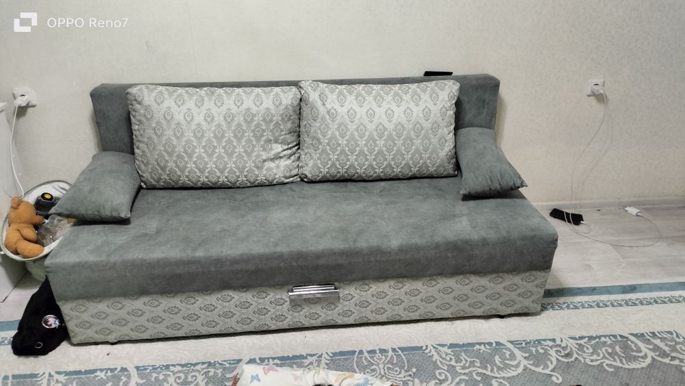 Диван 2 в 1 ом почти новы