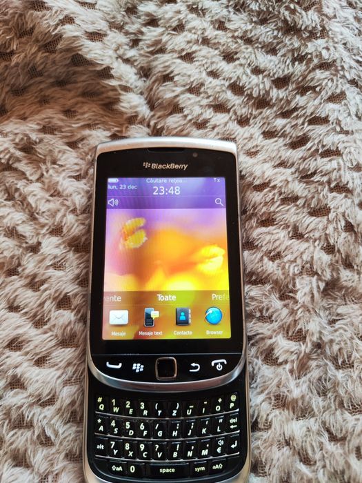 Blackberry 9810 perfect funcțional.