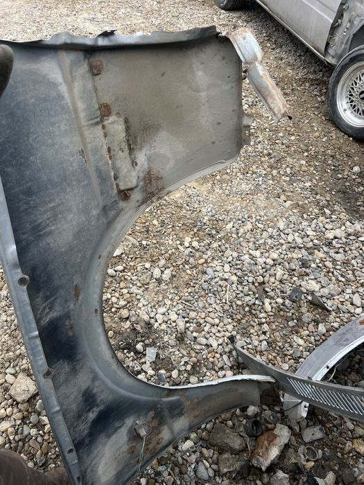 продам левый правый крыло от Мазда626 старушка