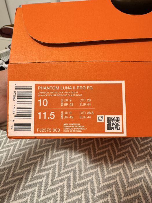 Nike Phantom Luna II Pro FG, професионални бутонки.