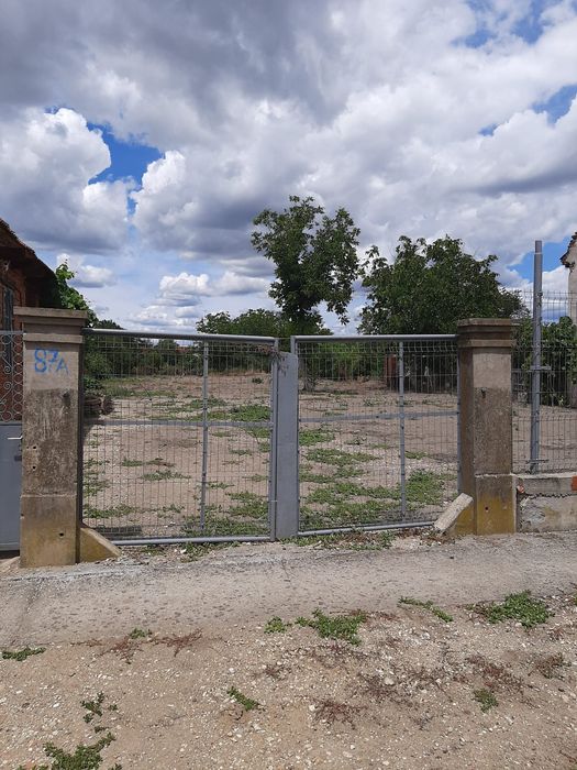 Teren la sat cu constructie