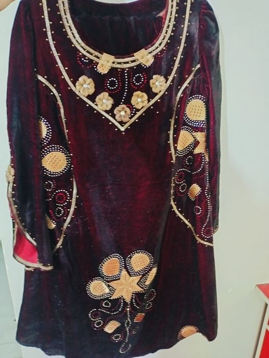 Продаётся Платье с украшениями. Ручная работа.