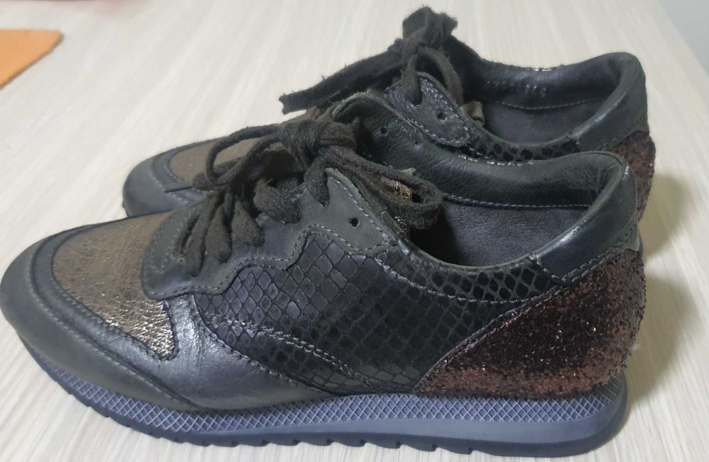 Vând papuci casual din piele naturala marimea 36