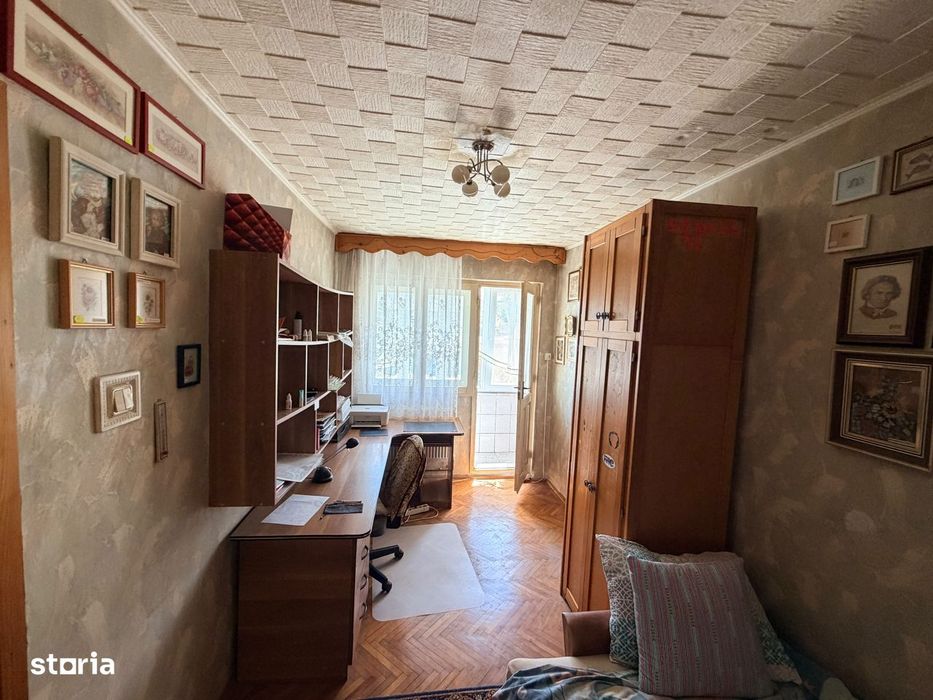 Apartament 3 camere,  Gradiste Central  decomandat, parter cu balcon