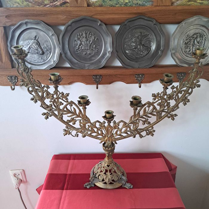 Sfesnic de altar catolic cu șapte lumini din bronz