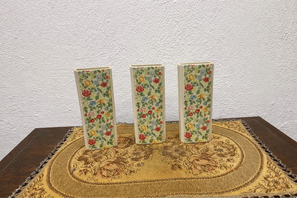 Френски порцеланови вази  за стена или радиатор