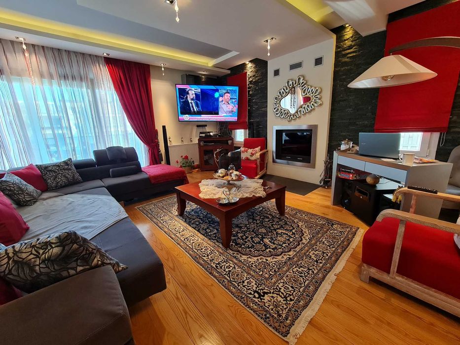 ПРОДАВА се самостоятелна къща 230кв.м в Palio Kavala (код 4184)