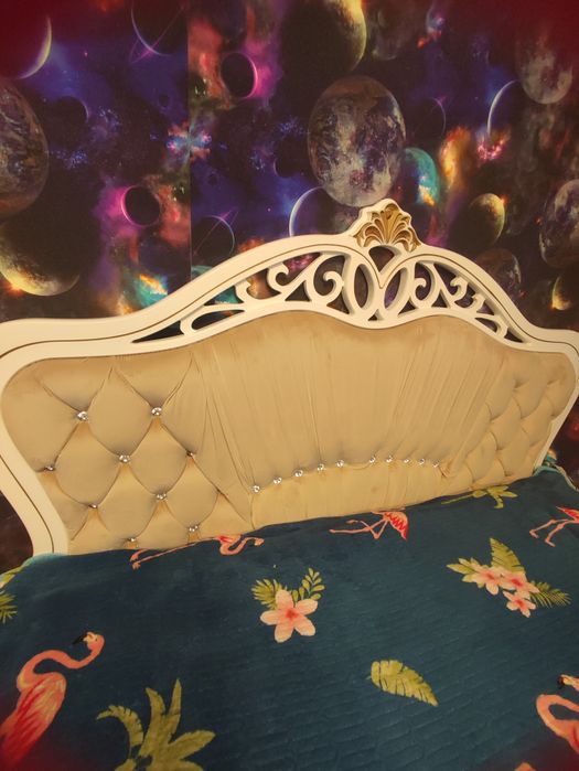 Продам спальный кровать с комодом