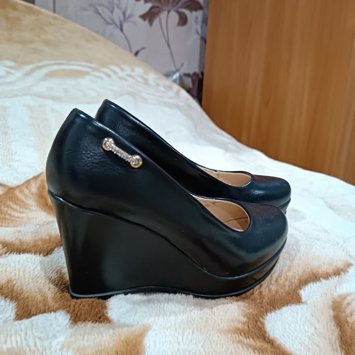 Отдам женскую обувь