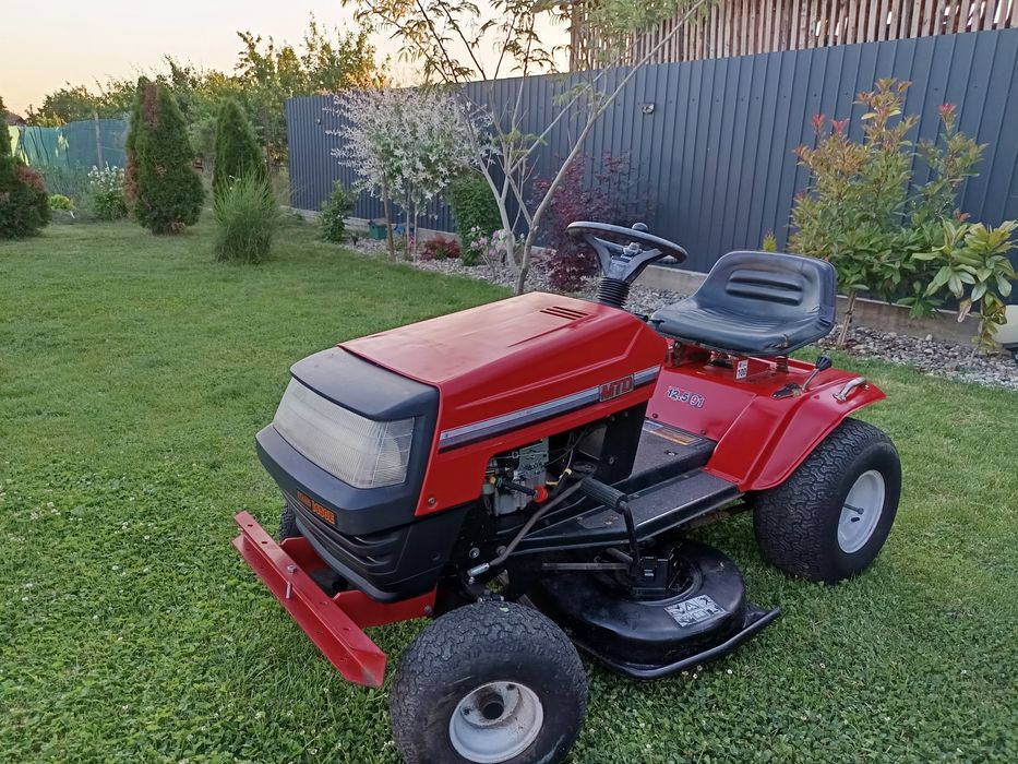 Tractoras tuns iarba Mtd