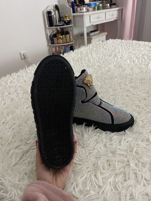Versace adidași noi ! Niciodată purtați !