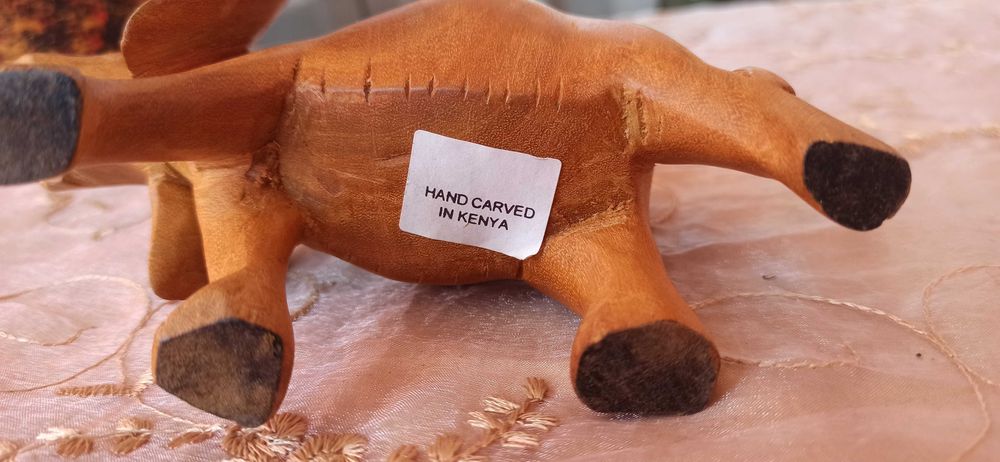 Ръчно резбовани дървени слонове Кения 3 бр-80 лв, дървена маска-45 лв.