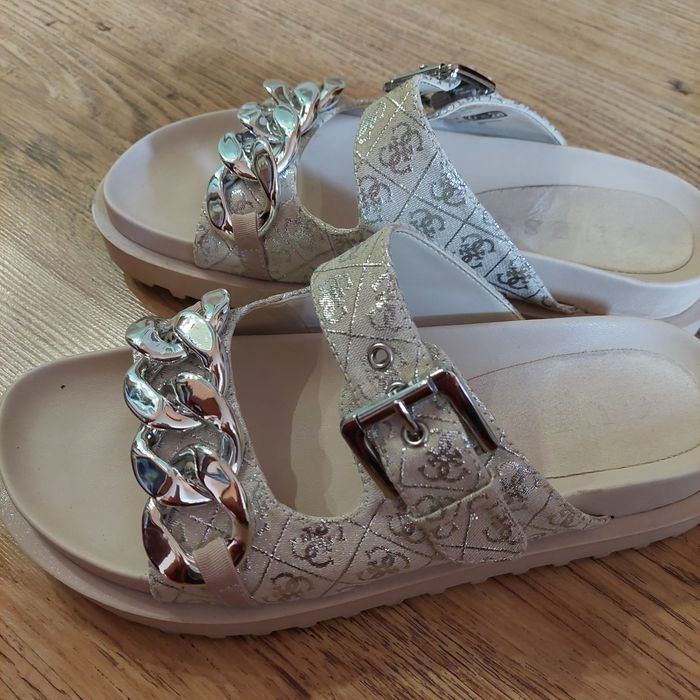 Дамски чехли GUESS