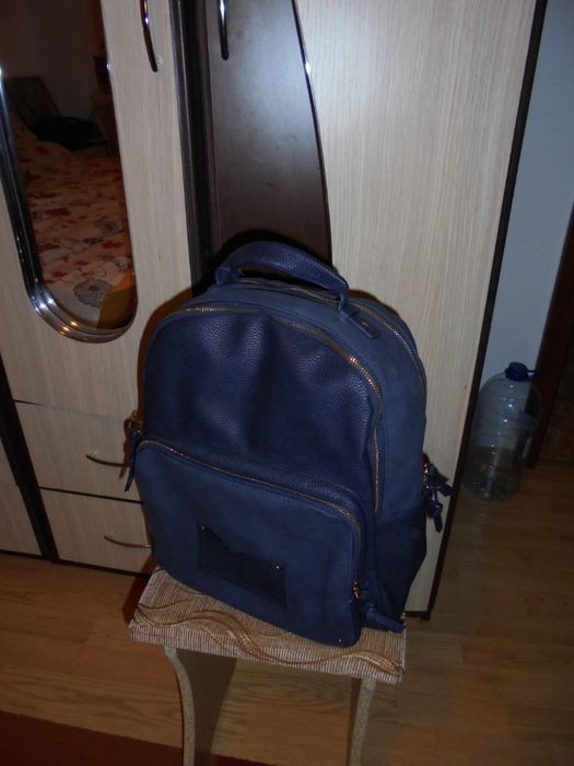 Ruxac de Dama,Nou,Impecabil,cu 4 compartimente.Pret-150 de Lei .