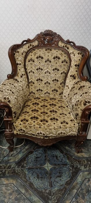 Продавам холни мебели..