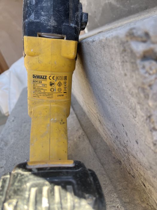 Rotopercutor dewalt 133