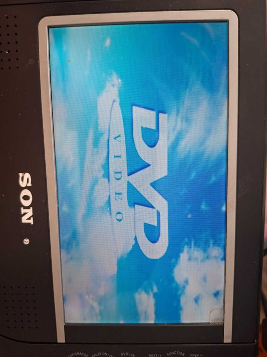 Продам портативный dvd проигрыватель