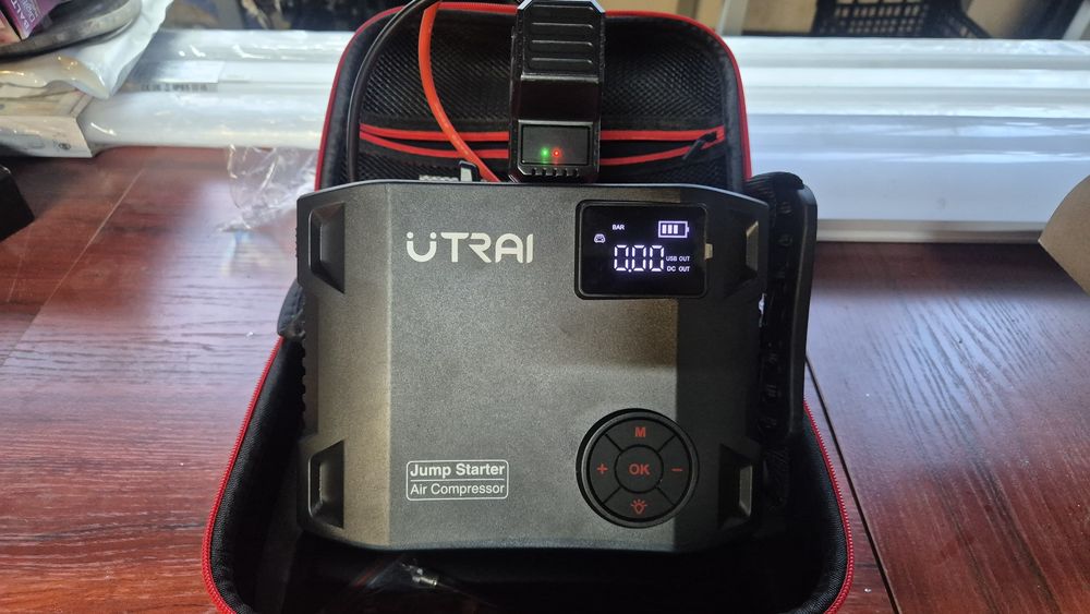 Голям Jump Starter Стартов бустер за автомобили с вграден компресор и лед фенер