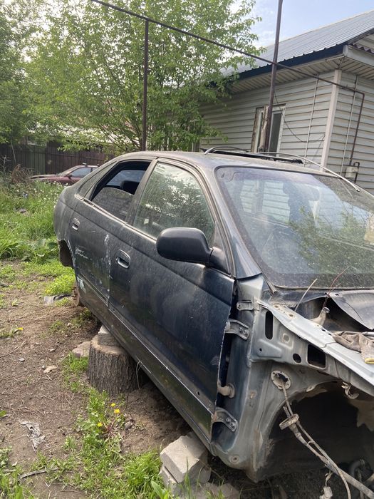 Тайота карина е на разбор