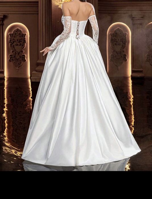 Vând rochii de mireasa