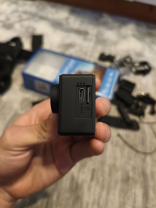 Экшен камера почти новый