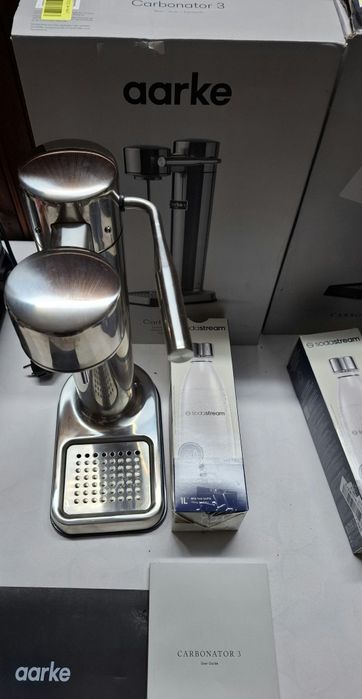 Машина за газирана вода Aarke Carbonator 3,стомана и матово черно.