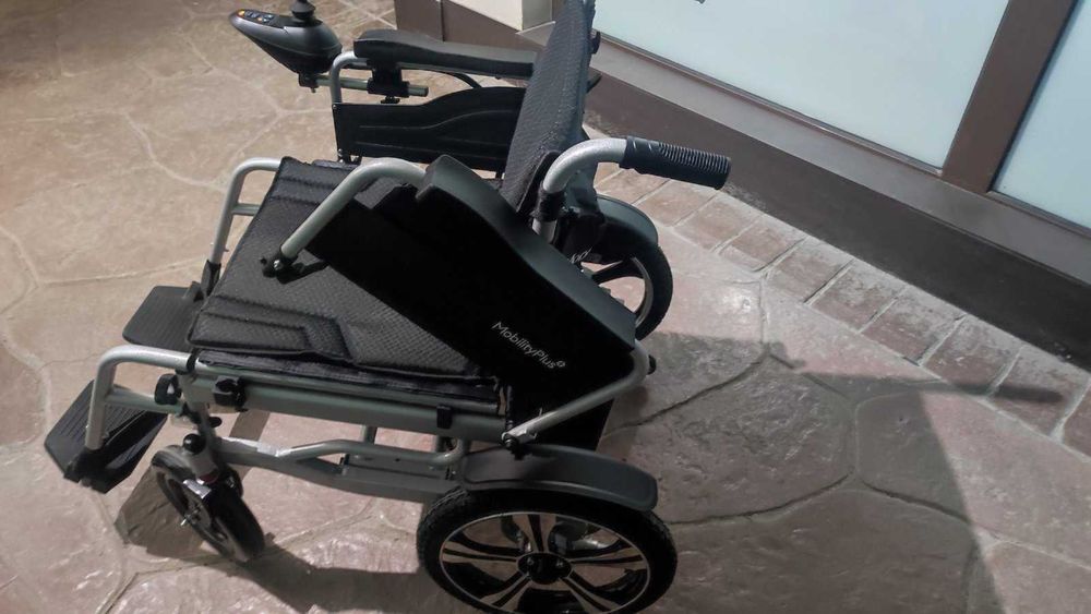 Чисто нова инвалидна количка до 130 кг.  Mobility PLUS - Много удобна