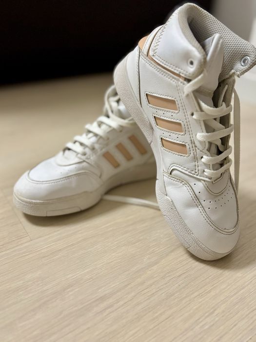 Adidasi fetita Adidas originali aproape noi