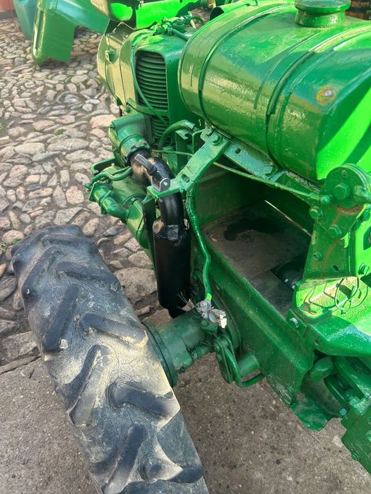 Tractor Holder A 12