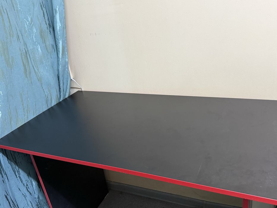 Продаю игровой стол для компьютера