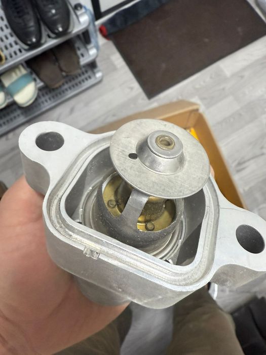 Термостат Perkins 4133L064