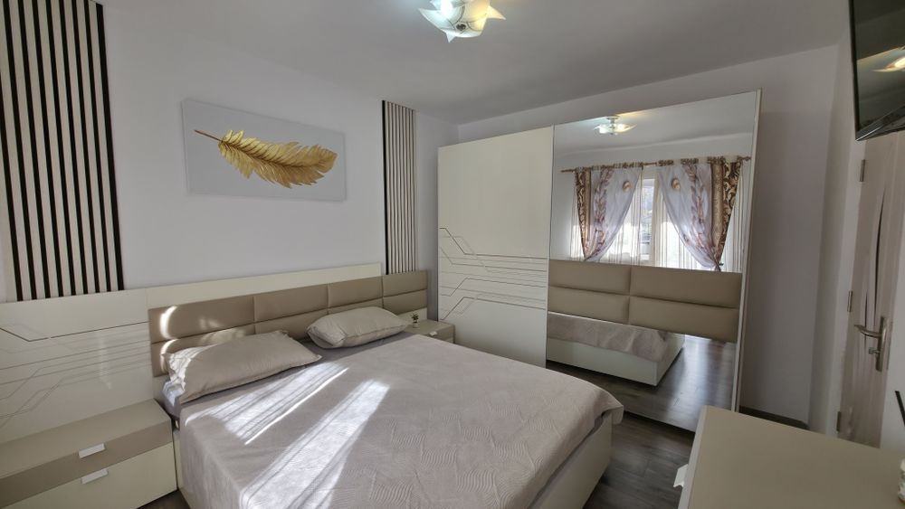 Inchiriez/Schimb Apartament ultracentral etaj 2