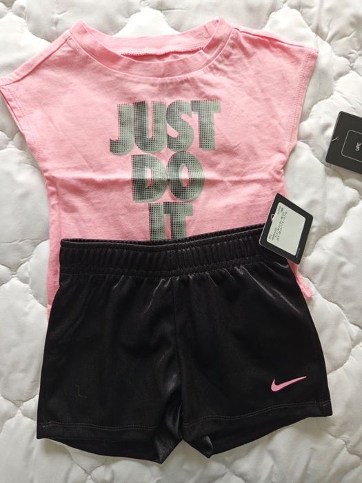 Nike оригинален сет от две части за момиченце 18 месеца