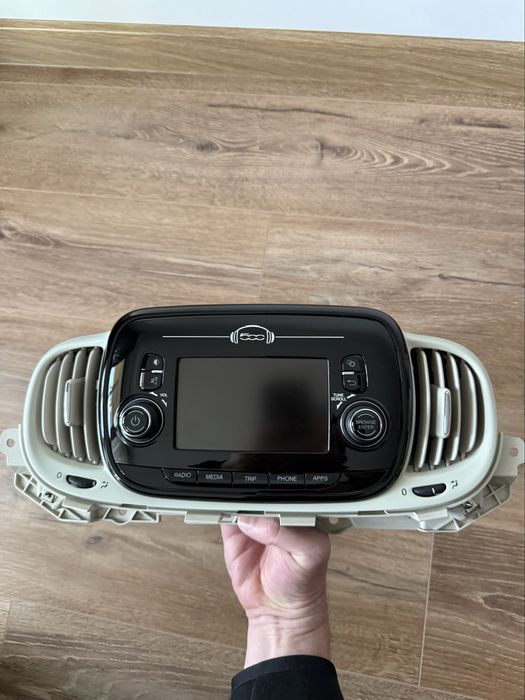 Оригинално радио за Fiat 500 модел 2019г.