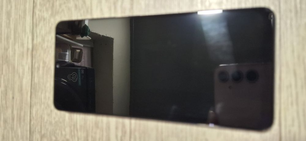 Продам Samsung телефон за 500.000 сум