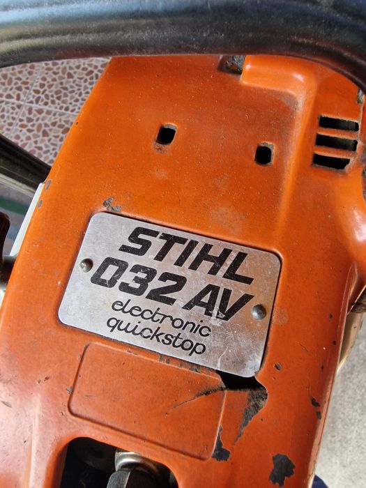 Vând drujbă Stihl 032 AV Electronic