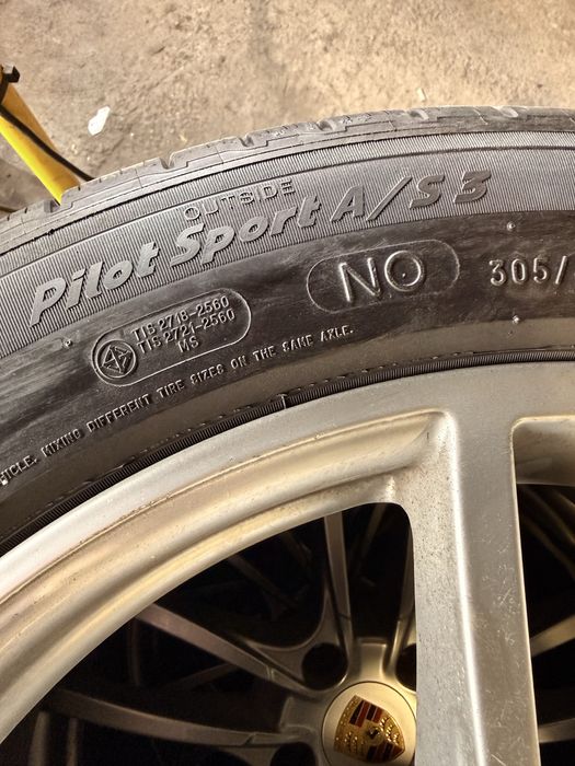 Гуми с джанти от porsche cayenne всесезонни 275/45/20 и 305/40/20
