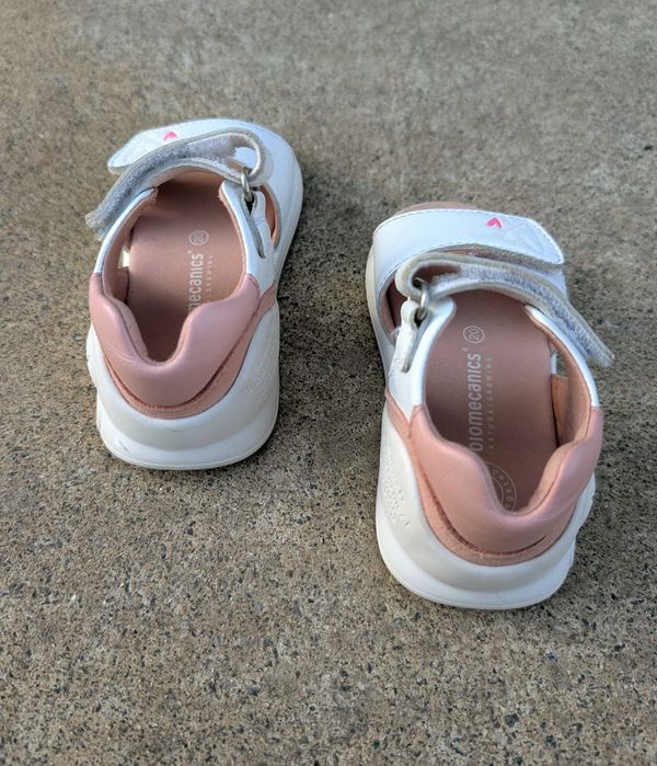 Sandale Biomecanics nr 20