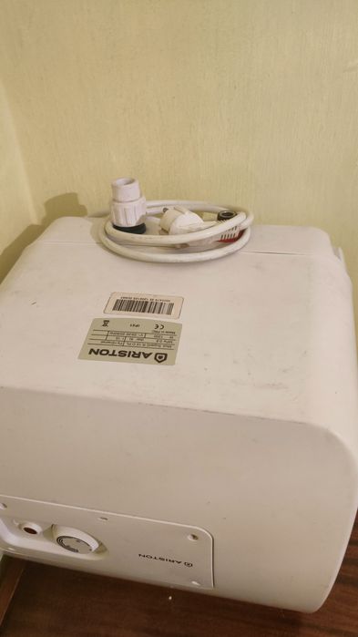 Водонагреватель Ariston  15 литров