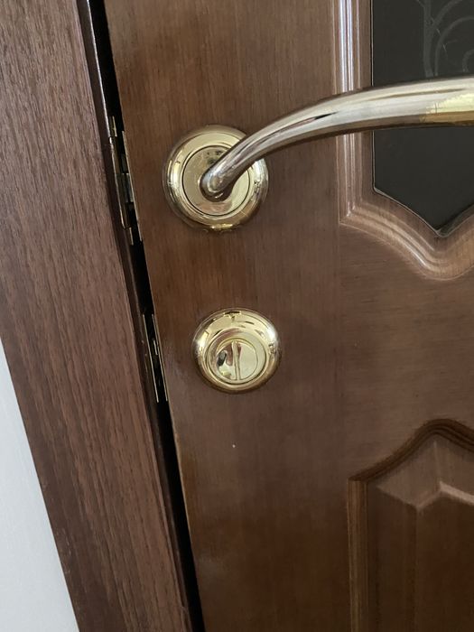 Срочно продам двери б/у дешево!