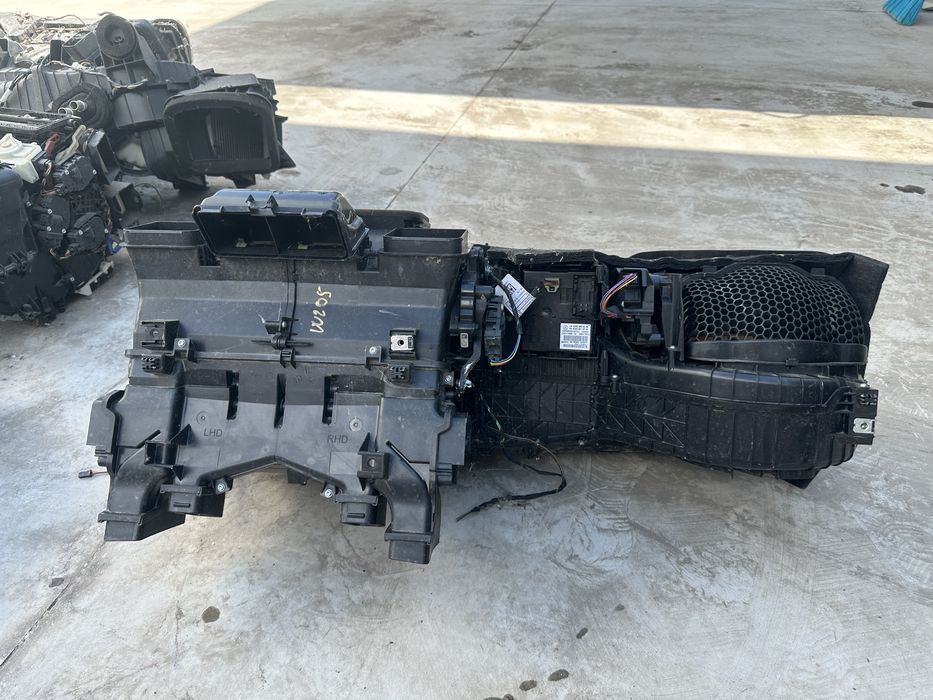 Grup caldura aeroterma sub bord Mercedes w204 w205  w207 w212 w213 C  E class europa volan stanga motorase reglaj automate climatronic calorifer ac