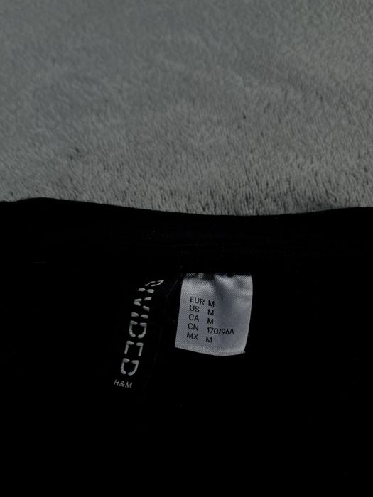 черна кропната блуза с дълъг ръкав