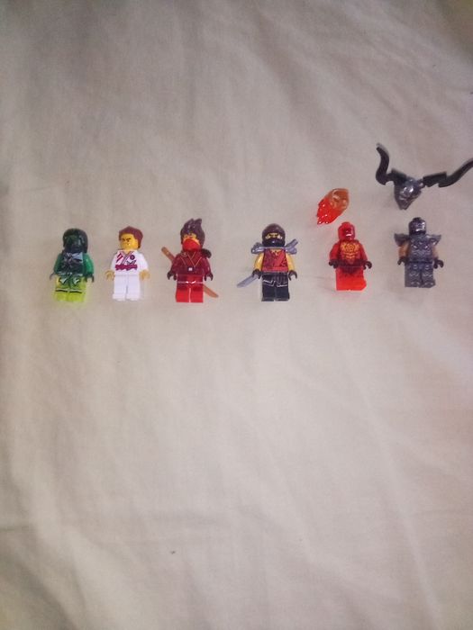 Здравейте продавам lego ninjago редки фигурки