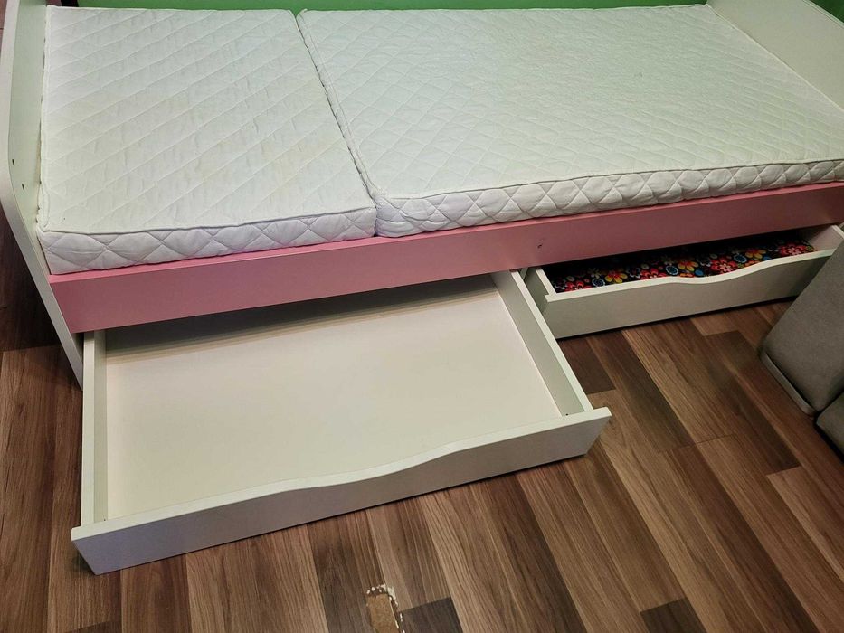 Se ofera spre vanzare patuti de copii cu saltea si sertare