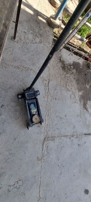 Домкрат сотлади .